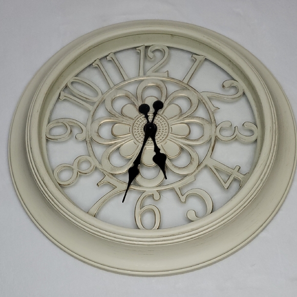 Elegant Cream Flower Wall Clock 18" - Picture 1 of 7